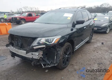 2017 Nissan Pathfinder Platinum z USA, uszkodzony, nr VIN 5N1DR2MM3HC901000